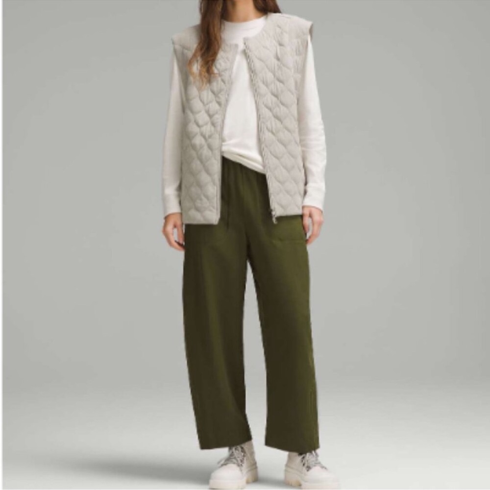 Lululemon lightweight mid-rise barrel leg cropped pants